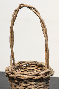 持ち手も可愛らしいアケビの花器 DC1385 在庫1個