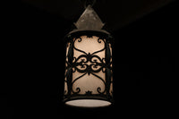 三角屋根とレリーフ模様が可愛いらしいシャンデリア DC1524