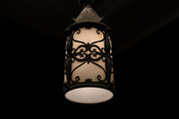 三角屋根とレリーフ模様が可愛いらしいシャンデリア DC1524