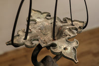 三角屋根とレリーフ模様が可愛いらしいシャンデリア DC1524