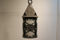 三角屋根とレリーフ模様が可愛いらしいシャンデリア DC1524