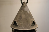 三角屋根とレリーフ模様が可愛いらしいシャンデリア DC1524