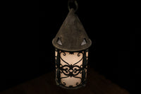 三角屋根とレリーフ模様が可愛いらしいシャンデリア DC1524