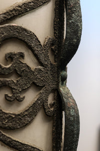 三角屋根とレリーフ模様が可愛いらしいシャンデリア DC1524