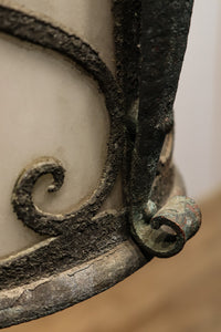 三角屋根とレリーフ模様が可愛いらしいシャンデリア DC1524