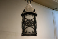 三角屋根とレリーフ模様が可愛いらしいシャンデリア DC1524