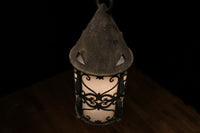 三角屋根とレリーフ模様が可愛いらしいシャンデリア DC1524