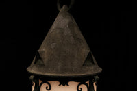 三角屋根とレリーフ模様が可愛いらしいシャンデリア DC1524