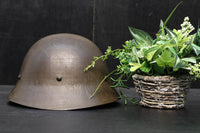 時代を重ねた渋みある鉄製ヘルメット DC1734