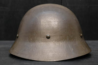 時代を重ねた渋みある鉄製ヘルメット DC1734