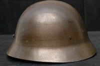 時代を重ねた渋みある鉄製ヘルメット DC1734