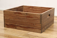 大らかな流れの杢目が魅力的な正方形の木箱 DC2018