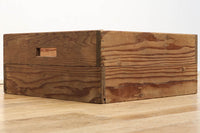 大らかな流れの杢目が魅力的な正方形の木箱 DC2018