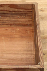 大らかな流れの杢目が魅力的な正方形の木箱 DC2018