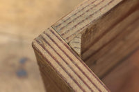 大らかな流れの杢目が魅力的な正方形の木箱 DC2018