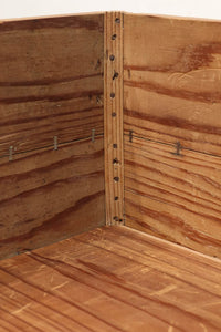 大らかな流れの杢目が魅力的な正方形の木箱 DC2018