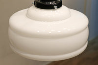 ユニークシルエット!! お洒落な装い溢れるプレスガラス電笠 DC2192