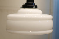 ユニークシルエット!! お洒落な装い溢れるプレスガラス電笠 DC2192