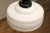 ユニークシルエット!! お洒落な装い溢れるプレスガラス電笠 DC2192