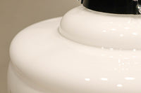 ユニークシルエット!! お洒落な装い溢れるプレスガラス電笠 DC2192