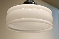 ユニークシルエット!! お洒落な装い溢れるプレスガラス電笠 DC2192