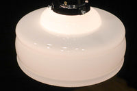 ユニークシルエット!! お洒落な装い溢れるプレスガラス電笠 DC2192