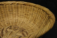 丁寧に編み込まれた優しい風合いの竹製平丸カゴ DC2460
