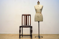 背もたれの星型レリーフ模様が魅力のアンティークチェアー DC3372