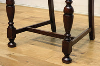 背もたれの星型レリーフ模様が魅力のアンティークチェアー DC3372