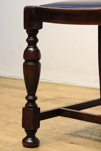 背もたれの星型レリーフ模様が魅力のアンティークチェアー DC3372