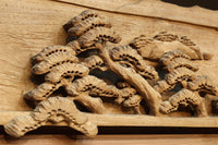 厚み100ミリ!! 重厚感溢れる木地色の深彫り彫刻欄間 EZ1081ab 在庫(a:0 b:1)枚