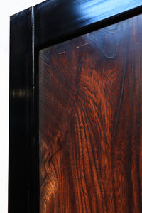 幅890ミリ 黒框枠で纏めた上品な面持ちの極上一枚板けやき板戸 F7620 在庫2枚1組