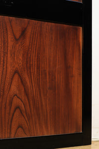 幅890ミリ 黒框枠で纏めた上品な面持ちの極上一枚板けやき板戸 F7620 在庫2枚1組