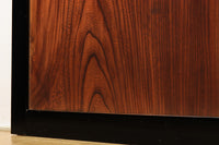 幅890ミリ 黒框枠で纏めた上品な面持ちの極上一枚板けやき板戸 F7620 在庫2枚1組