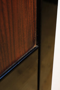 幅890ミリ 黒框枠で纏めた上品な面持ちの極上一枚板けやき板戸 F7620 在庫2枚1組