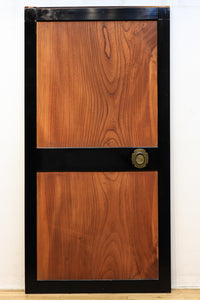 幅890ミリ 黒框枠で纏めた上品な面持ちの極上一枚板けやき板戸 F7620 在庫2枚1組