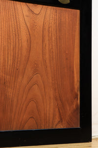 幅890ミリ 黒框枠で纏めた上品な面持ちの極上一枚板けやき板戸 F7620 在庫2枚1組