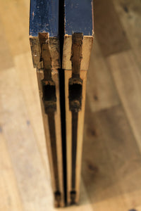 幅890ミリ 黒框枠で纏めた上品な面持ちの極上一枚板けやき板戸 F7620 在庫2枚1組