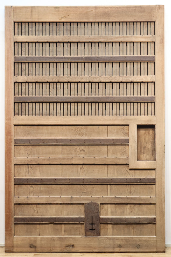 幅1325ミリ 鉄帯の風合いが素晴らしい緻密な作り込みの木地色の蔵戸 G2144 – 古福庵 KOFUKUAN オンラインストア