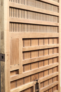 幅1325ミリ 鉄帯の風合いが素晴らしい緻密な作り込みの木地色の蔵戸 G2144