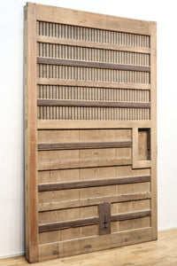 幅1325ミリ 鉄帯の風合いが素晴らしい緻密な作り込みの木地色の蔵戸 G2144