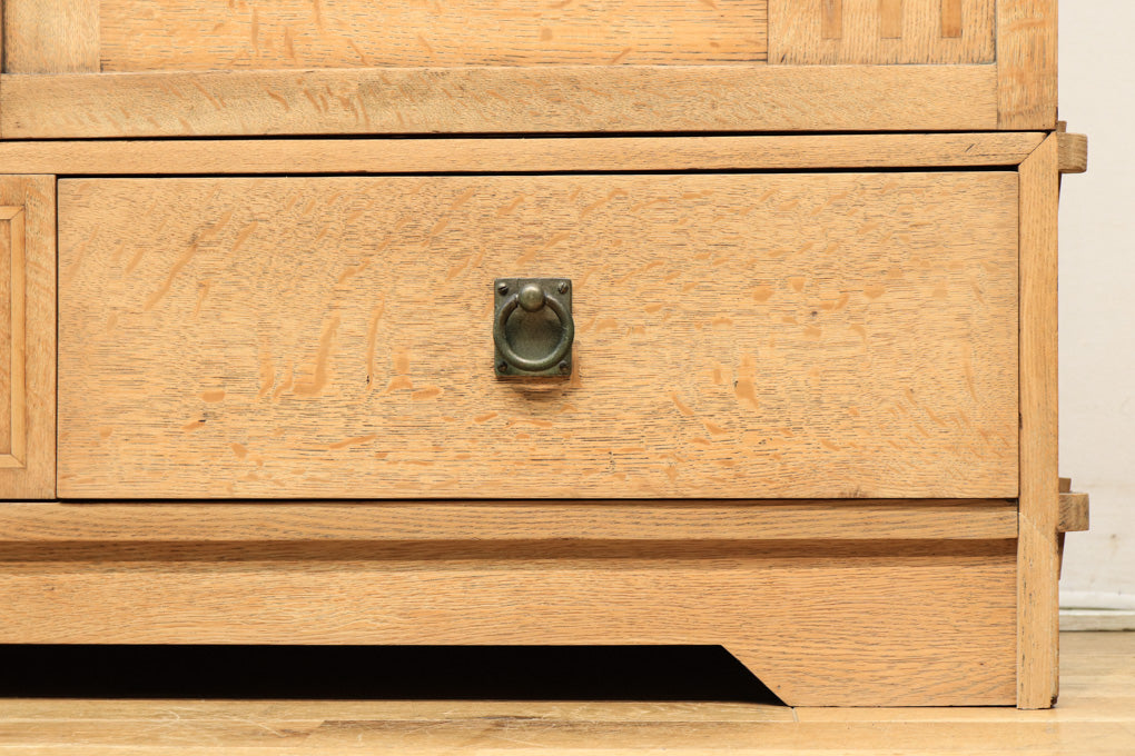木地色で空間が華やぐ観音扉のオーク作りのレトロ本箱　BB1359