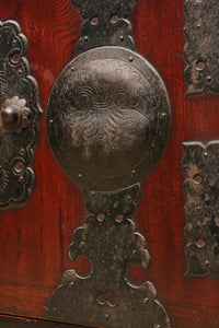 美しい装飾金具で気高さを纏う仙台衣裳箪笥　BB1853
