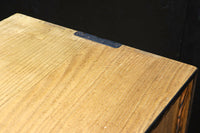 柔らかな木地色で品の良い収納箪笥　BB1856