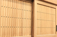 上品な美しさが際立つ木地色の前面総欅近江水屋箪笥　BB1870