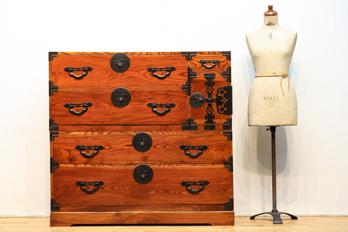 Clothing Chest BB1947