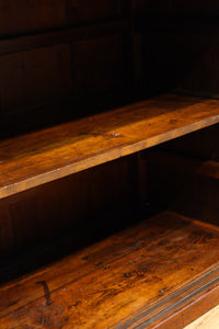 ゆったりとした造りに歳月を重ねた風格漂う越後階段箪笥　BB1967