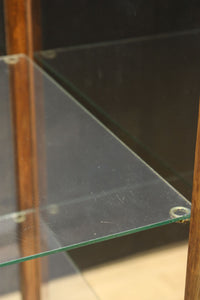 空間をお洒落に飾る細身デザインの五面ガラスケース　BB1997