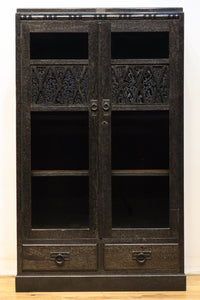 装飾性のある観音扉がシックで上品な本棚　BB2008