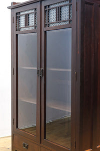 ガラスの煌めきがレトロ感を高める大型サイズ観音扉の本棚　BB2097